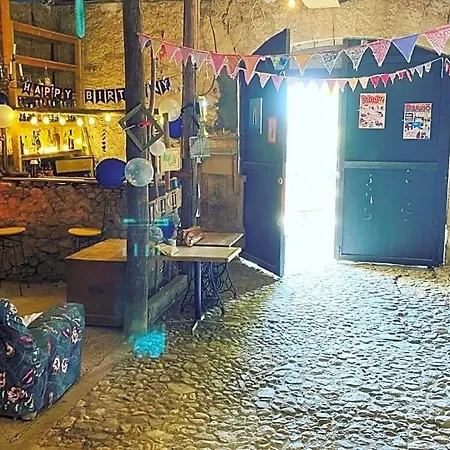 לינה וארוחת בוקר La Calade 3*